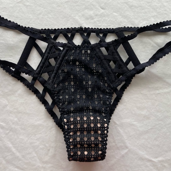 VS Lace Bustier in Black/Nude Lace 32B, Lace Thong XS, Strappy Back Panty XS - Picture 5 of 8